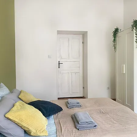 דירה Large 89m2 Apartment, 3 Bedrooms And 2 Bathrooms *