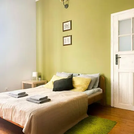 Apartman Large 89m2 Apartment, 3 Bedrooms And 2 Bathrooms *