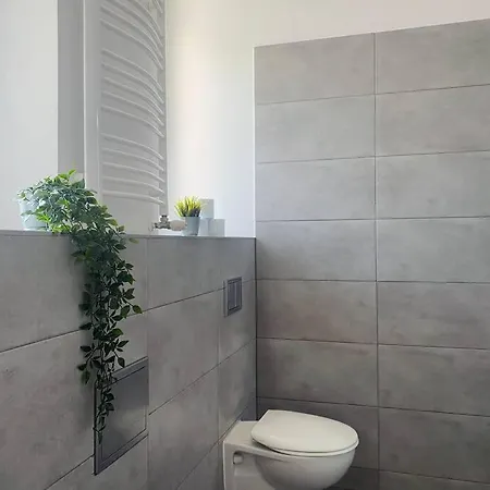 Large 89m2 Apartment, 3 Bedrooms And 2 Bathrooms Appartamento