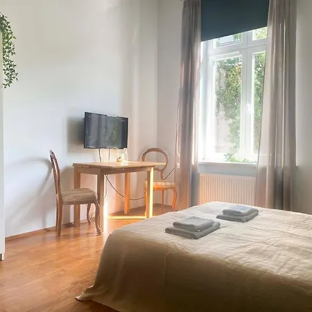 Large 89m2 Apartment, 3 Bedrooms And 2 Bathrooms 公寓 克拉科夫