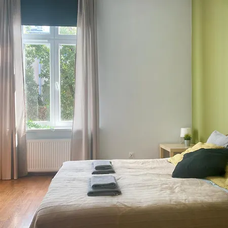 شقة Large 89m2 Apartment, 3 Bedrooms And 2 Bathrooms كراكوفيا