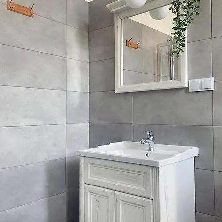 Large 89m2 Apartment, 3 Bedrooms And 2 Bathrooms