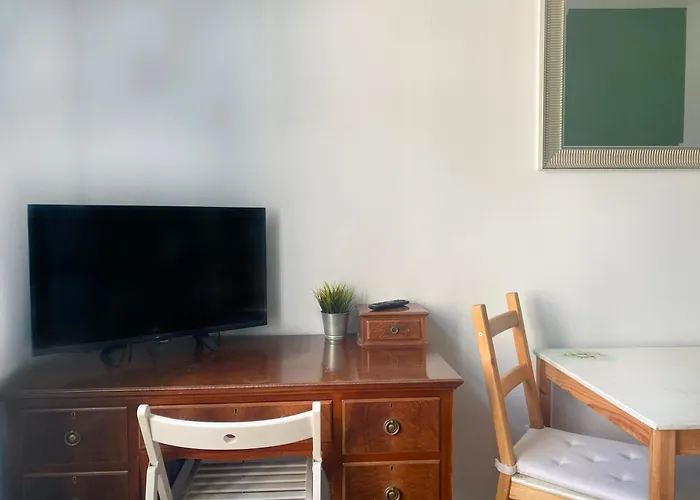 Large 89m2 Apartment, 3 Bedrooms And 2 Bathrooms דירה