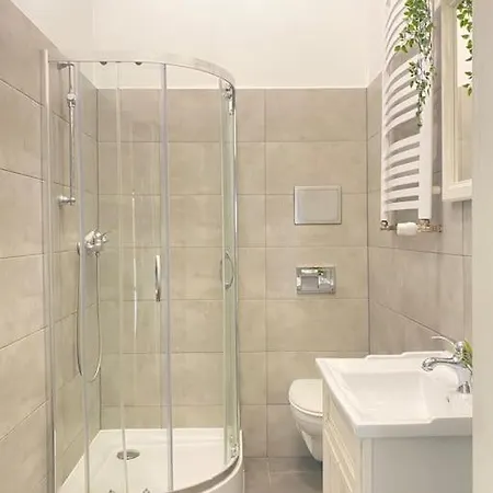 Large 89m2 Apartment, 3 Bedrooms And 2 Bathrooms * 크라쿠프