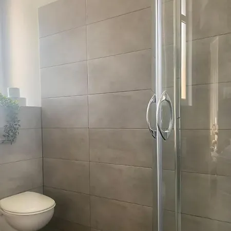 아파트 Large 89m2 Apartment, 3 Bedrooms And 2 Bathrooms *