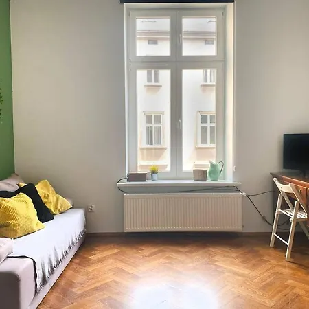 Large 89m2 Apartment, 3 Bedrooms And 2 Bathrooms 크라쿠프