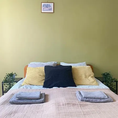 아파트 Large 89m2 Apartment, 3 Bedrooms And 2 Bathrooms *