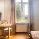 Large 89m2 Apartment, 3 Bedrooms And 2 Bathrooms كراكوفيا