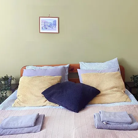 Large 89m2 Apartment, 3 Bedrooms And 2 Bathrooms Краков