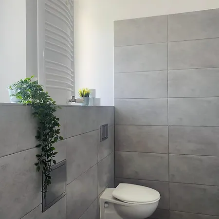 Large 89m2 Apartment, 3 Bedrooms And 2 Bathrooms Апартаменты Краков